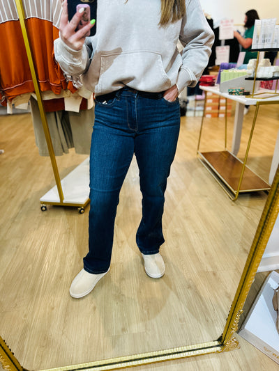 Judy Blue - Mid Rise Straight Length Jeans