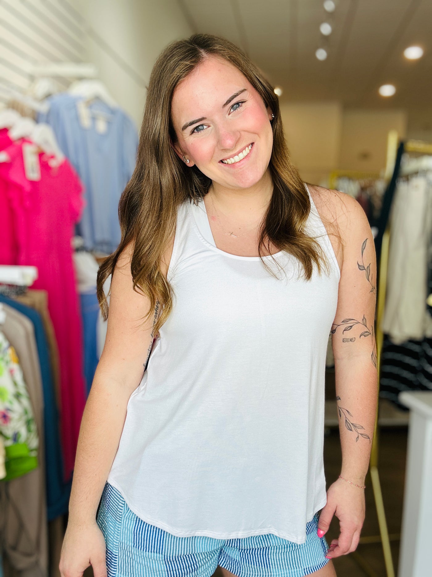 Flowy Rounded Hem Tank - White – Nolan James Boutique