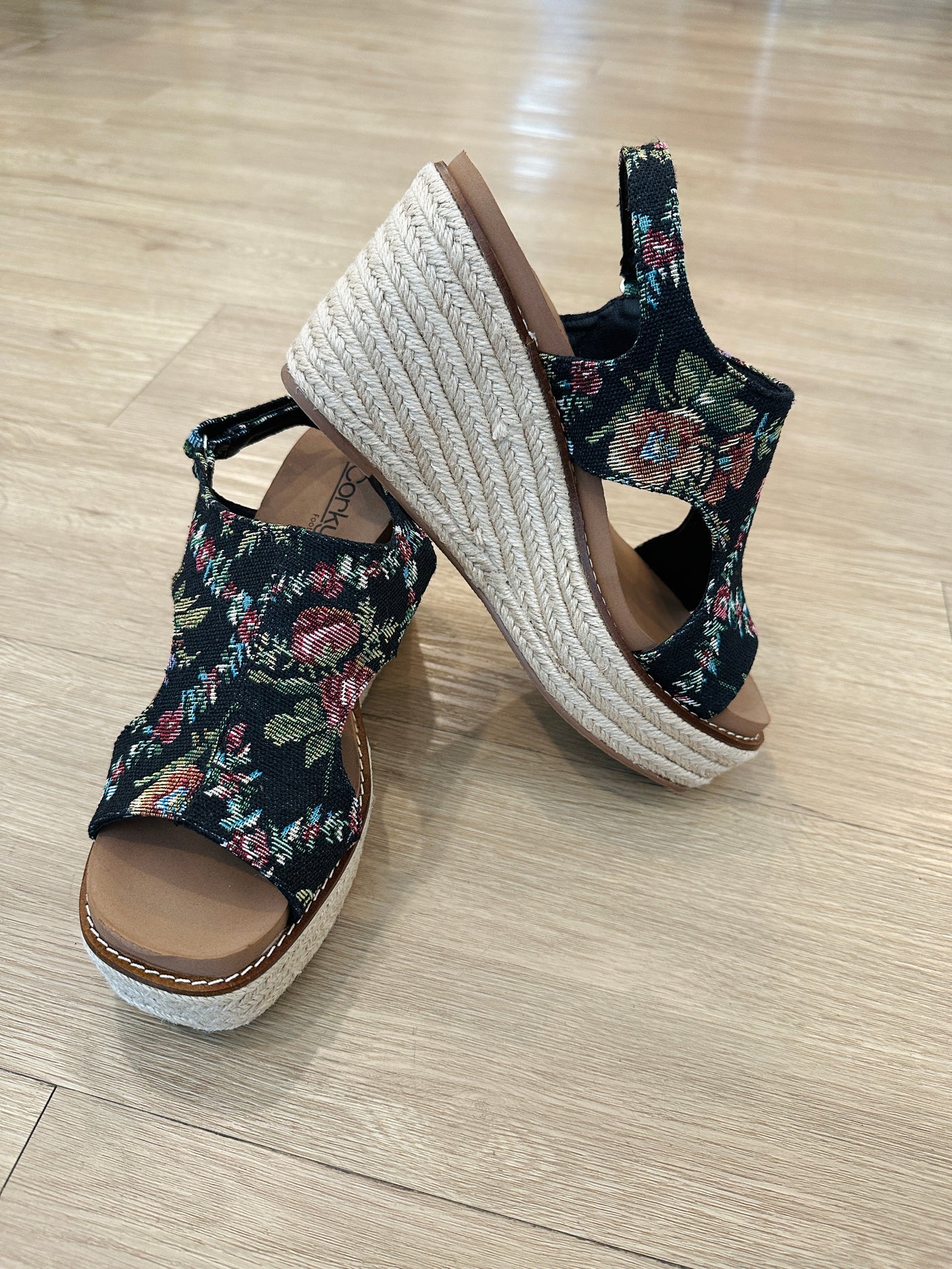 Corkys Brocade - Black