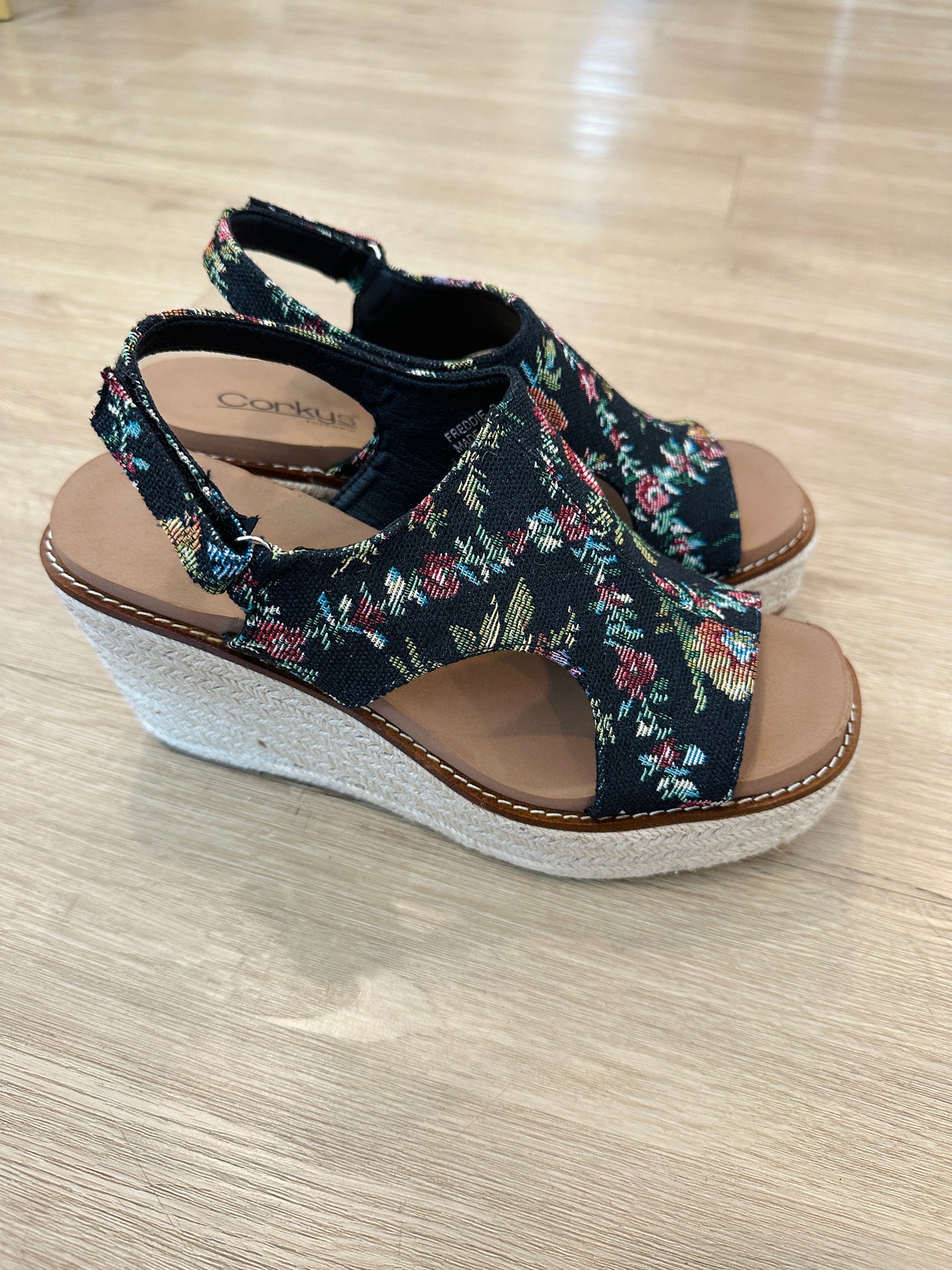 Corkys Brocade - Black
