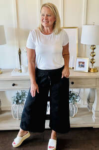 Crop Lightweight Textured Pants - Black