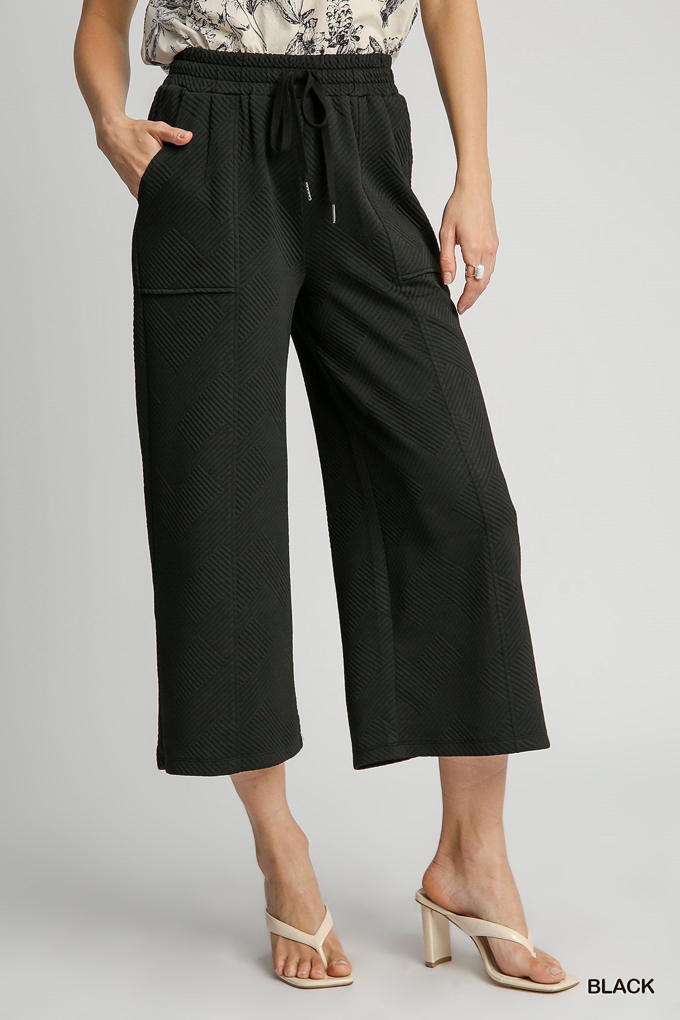 Crop Lightweight Textured Pants - Black